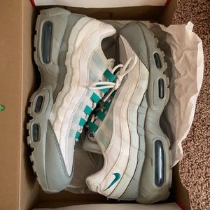 Men’s Nike Air Max 95 Essentials